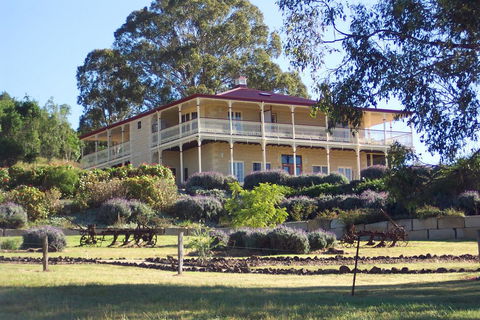 R On The Downs BnB & Cottages - Mackay Tourism 0