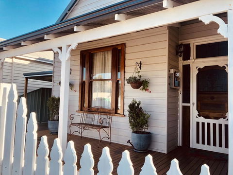 Railway Cottage - Mackay Tourism 1