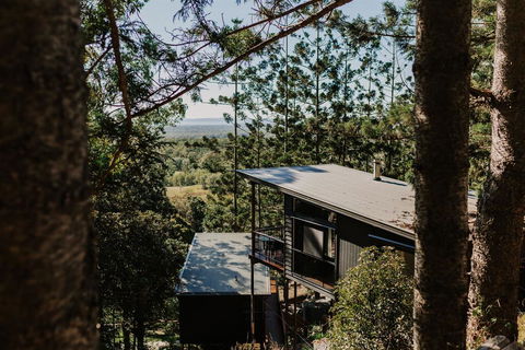 Rainforest Gardens - Luxury Hillside Chalets With Views To Bay & Islands - Mackay Tourism 1
