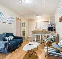 Rare Modern Unit with Private Fenced garden Close to The Beach PC4 - Mackay Tourism