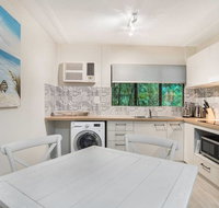 Rare Modern Unit with Private Fenced garden Close to The Beach PC5 - Mackay Tourism