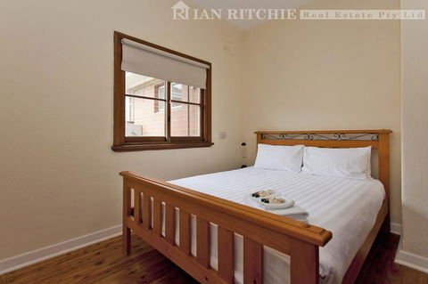 Red Brick Beauty - Central Cottage - Mackay Tourism 2