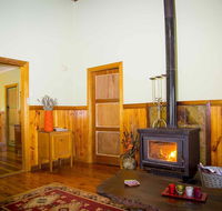 Red Tractor Retreat - Mackay Tourism