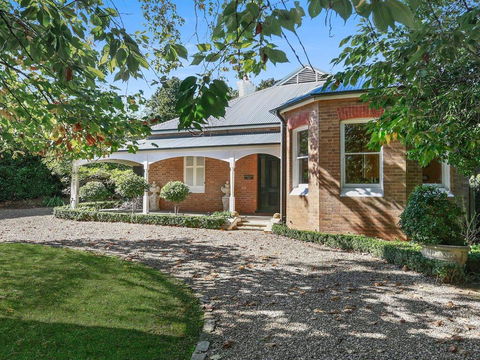 Redcourt - Est 1904: Southern Highlands Elegance - Mackay Tourism 0