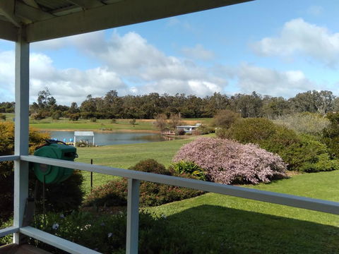 Redtail Ridge Cottages - Mackay Tourism 0
