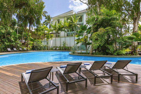 Relax In Palm Cove - Mackay Tourism 1