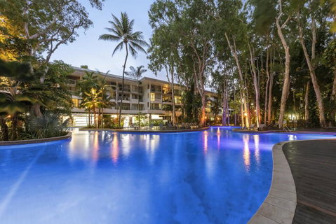 Relax In Palm Cove - Mackay Tourism 2