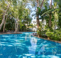 Relax in Palm Cove - Mackay Tourism