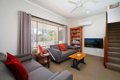 Relaxing Queen Sized Room With En-Suite - Mackay Tourism 2