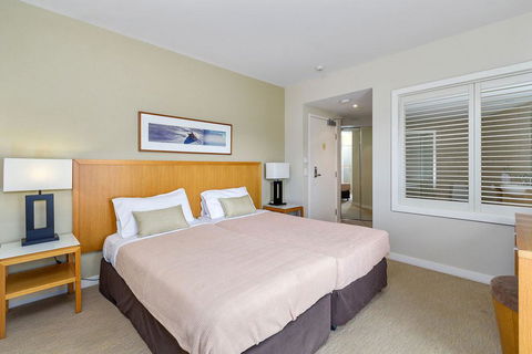 RESORT ON THE BEACH 6126-27 - Mackay Tourism 1