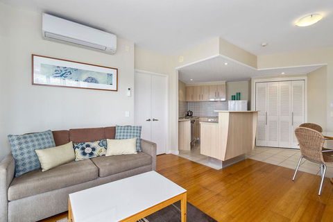 RESORT ON THE BEACH 6126-27 - Mackay Tourism 2