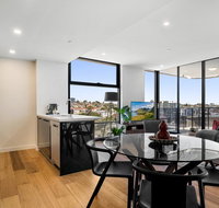 Resort-style Apartment with Balcony Pool and Gym - Mackay Tourism