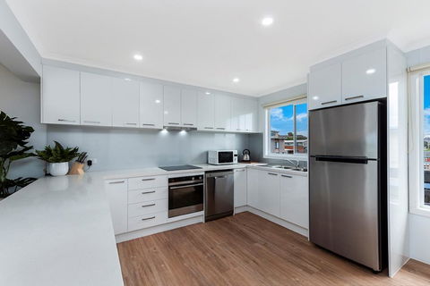 Rocky Point - Pet Friendly Accommodation For Multiple Families - Mackay Tourism 3