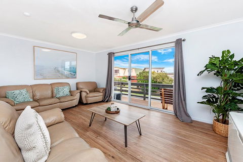Rocky Point - Pet Friendly Accommodation For Multiple Families - Mackay Tourism 0