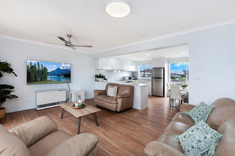 Rocky Point - Pet Friendly Accommodation For Multiple Families - Mackay Tourism 2