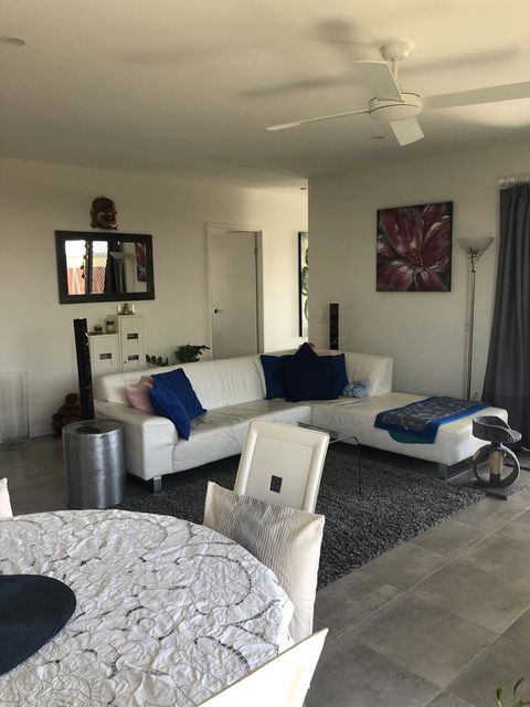 Room In Gold Coast - Mackay Tourism 0