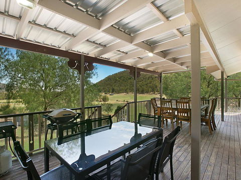 Rosa Estate In Broke - Two 3br House In Walking Distance To Cellar Doors - Mackay Tourism 0