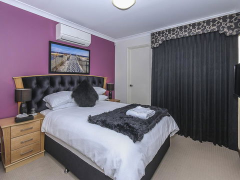 Rose Hotel Clarkson - Mackay Tourism 3