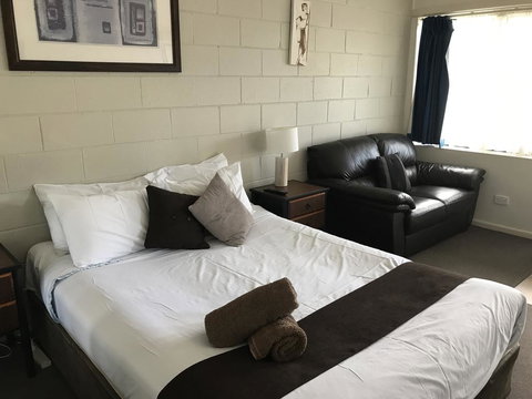 Rosebud Motel - Mackay Tourism 1