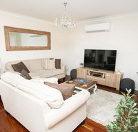 Roselawn Entertainer Large  Luxurious Sleeps 12 - Mackay Tourism
