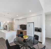 Round About Bulimba - Executive 3BR Bulimba apartment near Oxford St shops and restaurants - Mackay Tourism