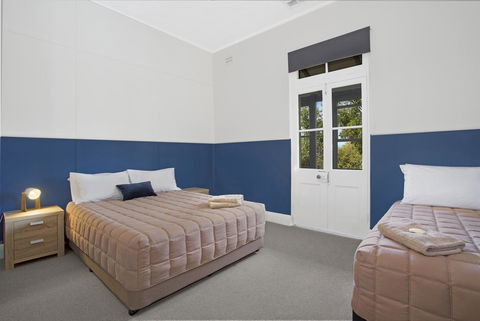 Royal Hotel Wyong - Mackay Tourism 0