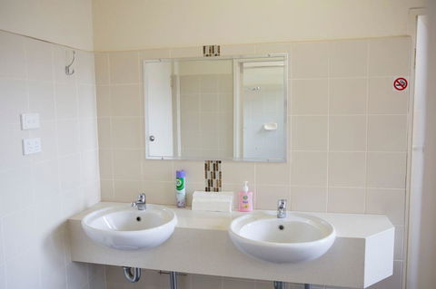 Royal Hotel Wyong - Mackay Tourism 2