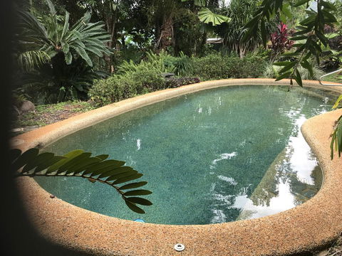 Royal Palm Cottage, Entire Two Bedroom 2 Bathroom House With Pool - Mackay Tourism 2