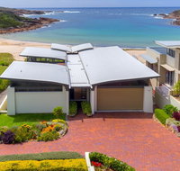 Sails on the Beachfront - Exclusive Seaside Home - Mackay Tourism