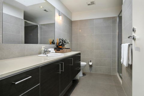 Saltwater Apartment Sorrento - Mackay Tourism 1