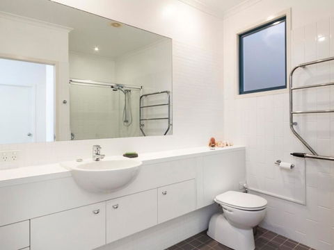 Saltwater Unit 4 - Mackay Tourism 1