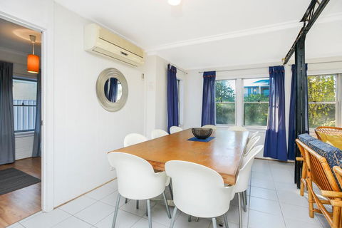 Salty Grape Beach House - Mackay Tourism 2