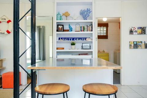 Salty Grape Beach House - Mackay Tourism 0