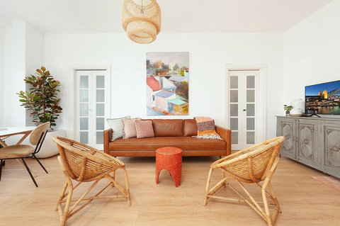 SALTY'S 2 BEDROOM BEACH HOME - Mackay Tourism 0