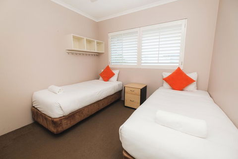 Sanctuary Lake Apartments - Mackay Tourism 2