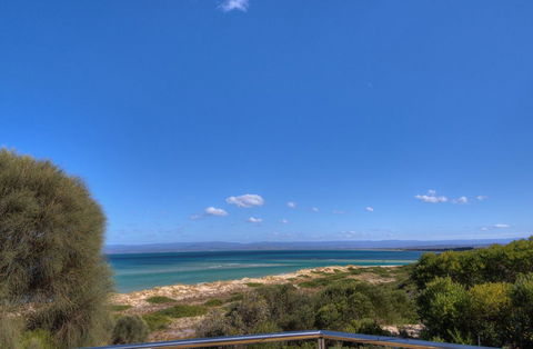 Sandbar Beach House - Mackay Tourism 3