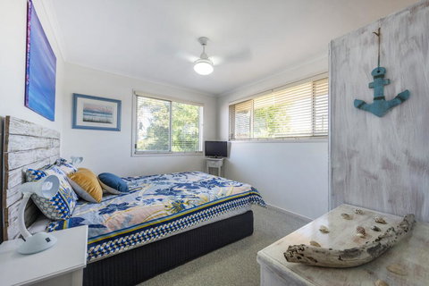 Sandy Feet - Mackay Tourism 2