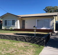 Sandy Shoal' 46 Rigney Street - Shoal Bay Beach Cottage with aircon - Mackay Tourism