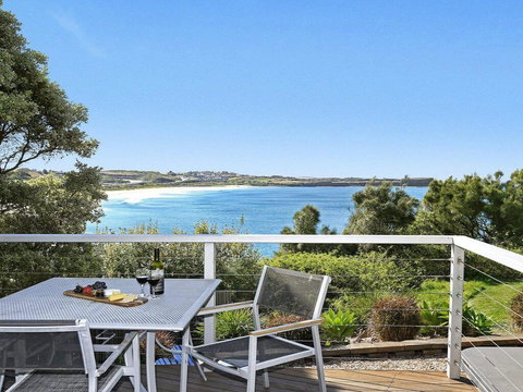 Santa Barbara On Bombo Beach - Mackay Tourism 0