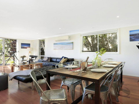 Santa Barbara On Bombo Beach - Mackay Tourism 2