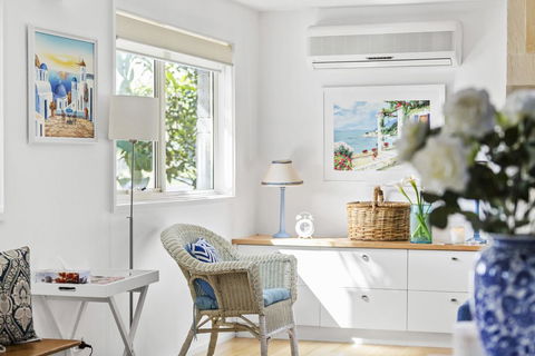 SANTORINI BEACH HOUSE - SAFETY BEACH - Mackay Tourism 1