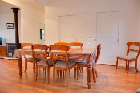 Sapphire Cottage - Mackay Tourism 2