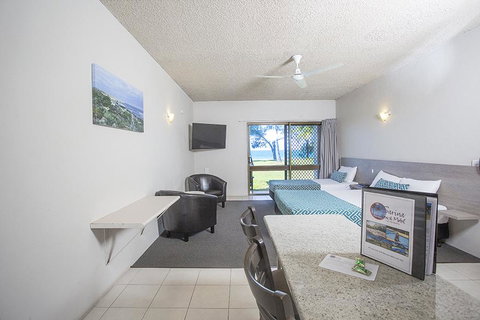 Sarina Beach Motel - Mackay Tourism 3