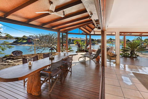 SCHMAN55-WATERFRONT, RESORT-STYLE ENTERTAINER - Mackay Tourism 2