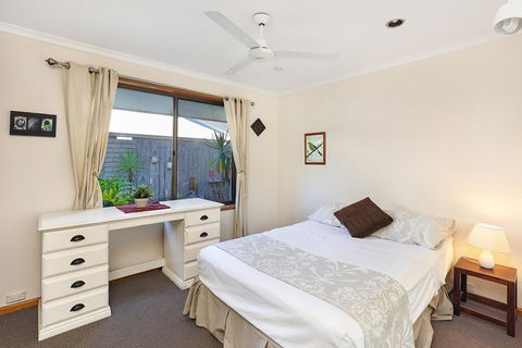 SCHMAN55-WATERFRONT, RESORT-STYLE ENTERTAINER - Mackay Tourism 3