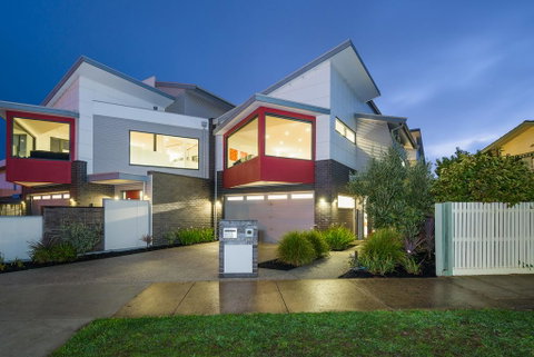 Sea View: Luxury Beachfront - Mackay Tourism 0