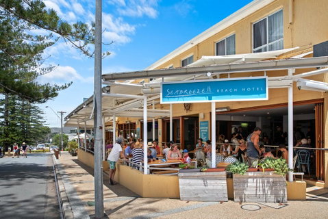 Seabreeze Beach Hotel - Mackay Tourism 0