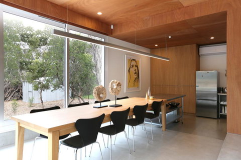 SeaSalt Beach House - Architecturally Designed - Mackay Tourism 3