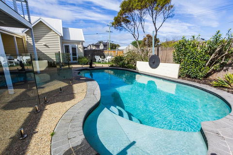 Seaside Spa Retreat - Mackay Tourism 3