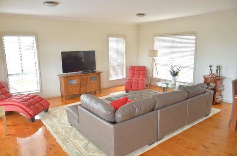 Seaview Holidays San Remo - Mackay Tourism 2